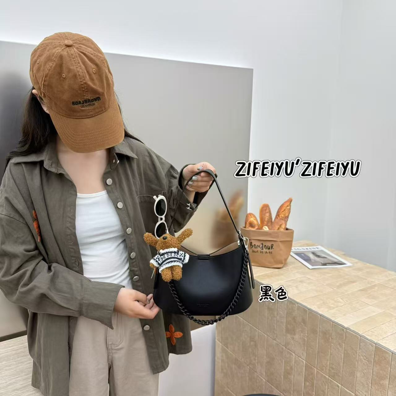 Màu sắc: Đen