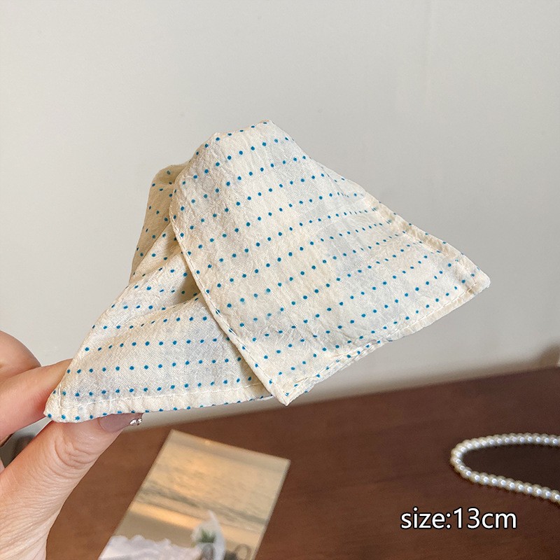 Màu sắc: chấm bi trắng nhỏ