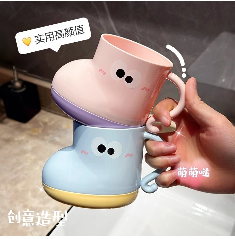 Cốc đựng bàn chải đánh răng hình chiếc giày nhỏ xinh