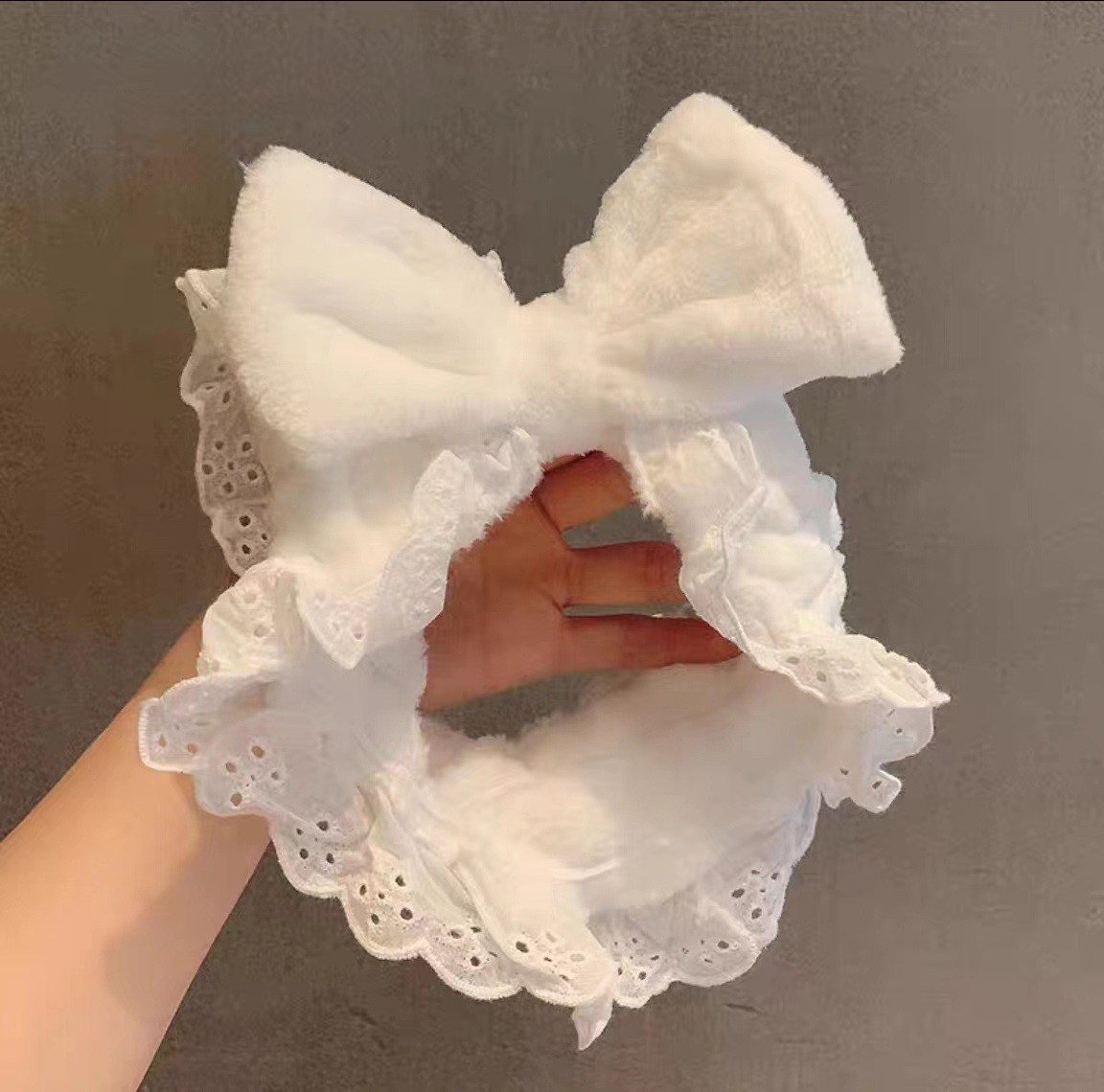 Màu sắc: Ren trắng