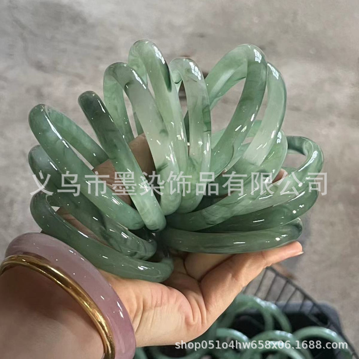 Màu sắc: Màu xanh lá cây với họa tiết hoa nổi [rộng khoảng 10mm]