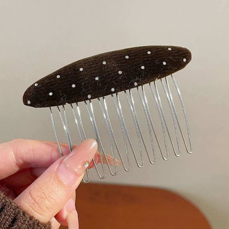 Màu sắc: Nâu
