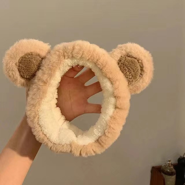 Màu sắc: Tai gấu kaki