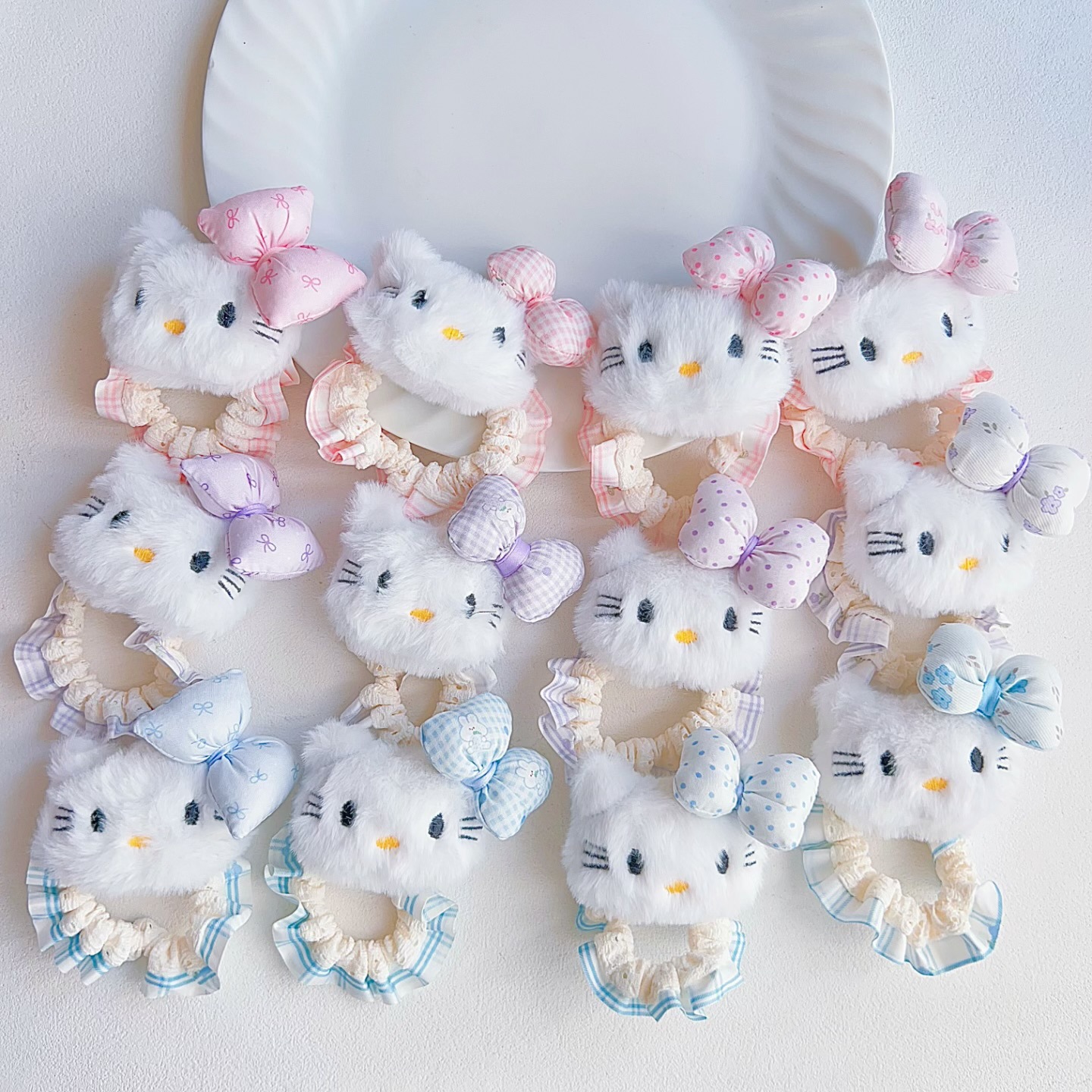 Dây Buộc Tóc Scrunchie Mèo Bông Đính Nơ Caro – Phong Cách Cute Hàn Quốc