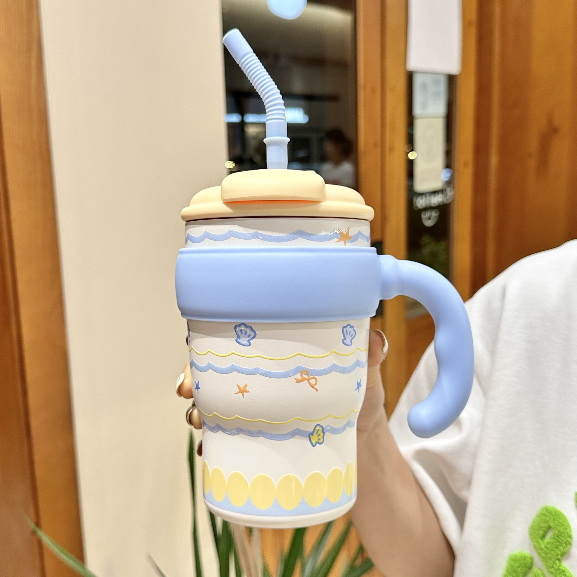 Màu sắc: 7701 Màu xanh dương 680ml