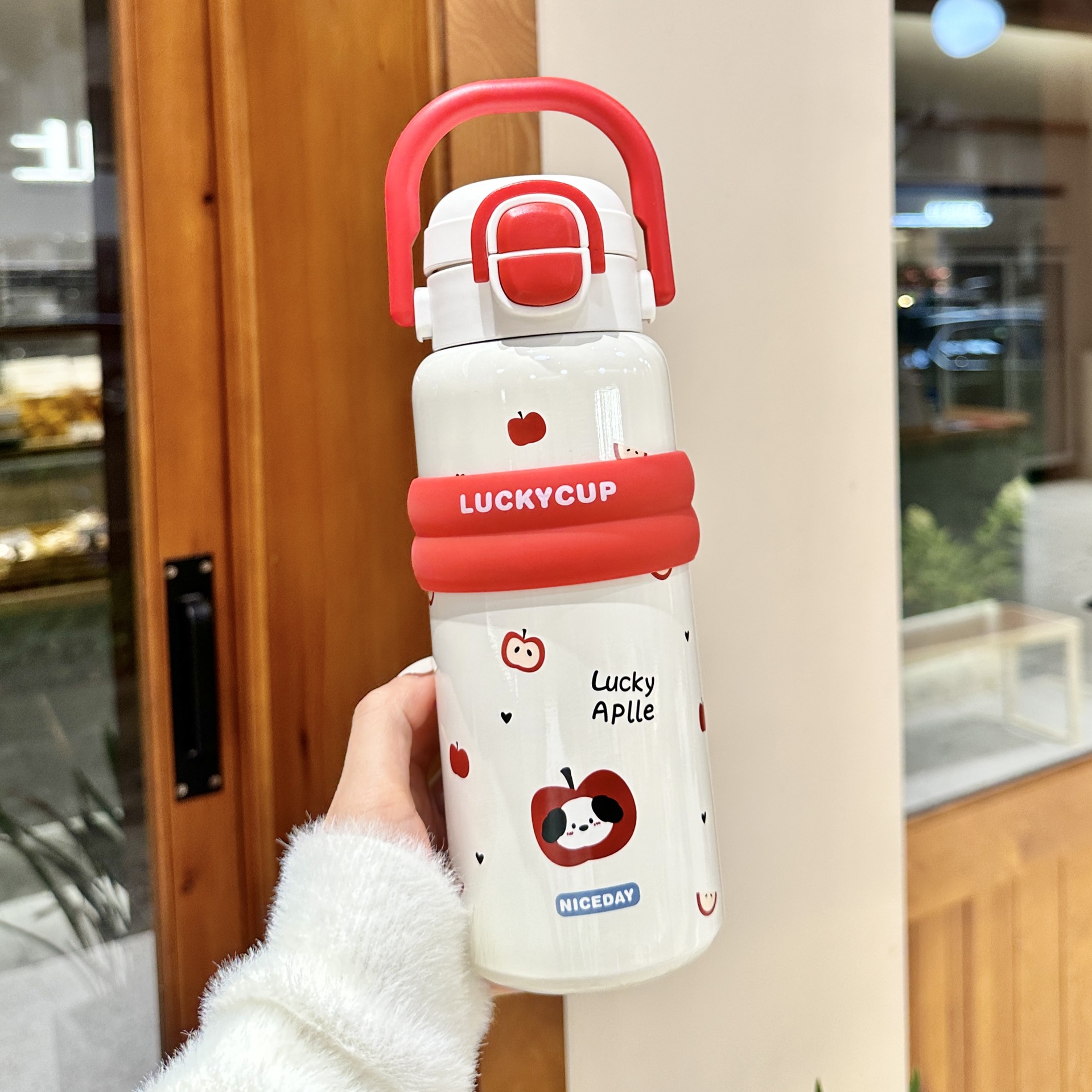 Màu sắc: 7753 Màu đỏ 700ml