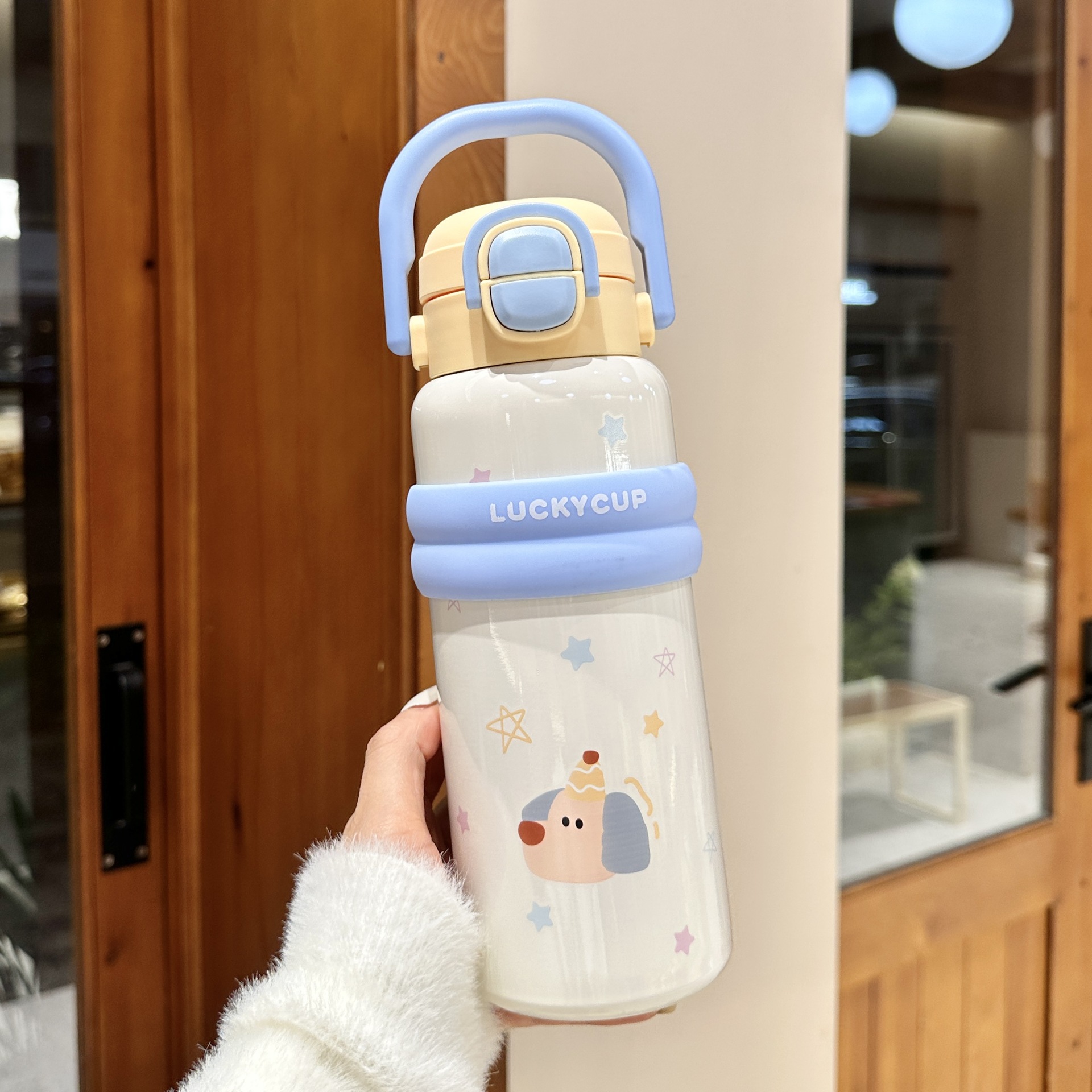 Màu sắc: 7753 Màu xanh dương 700ml