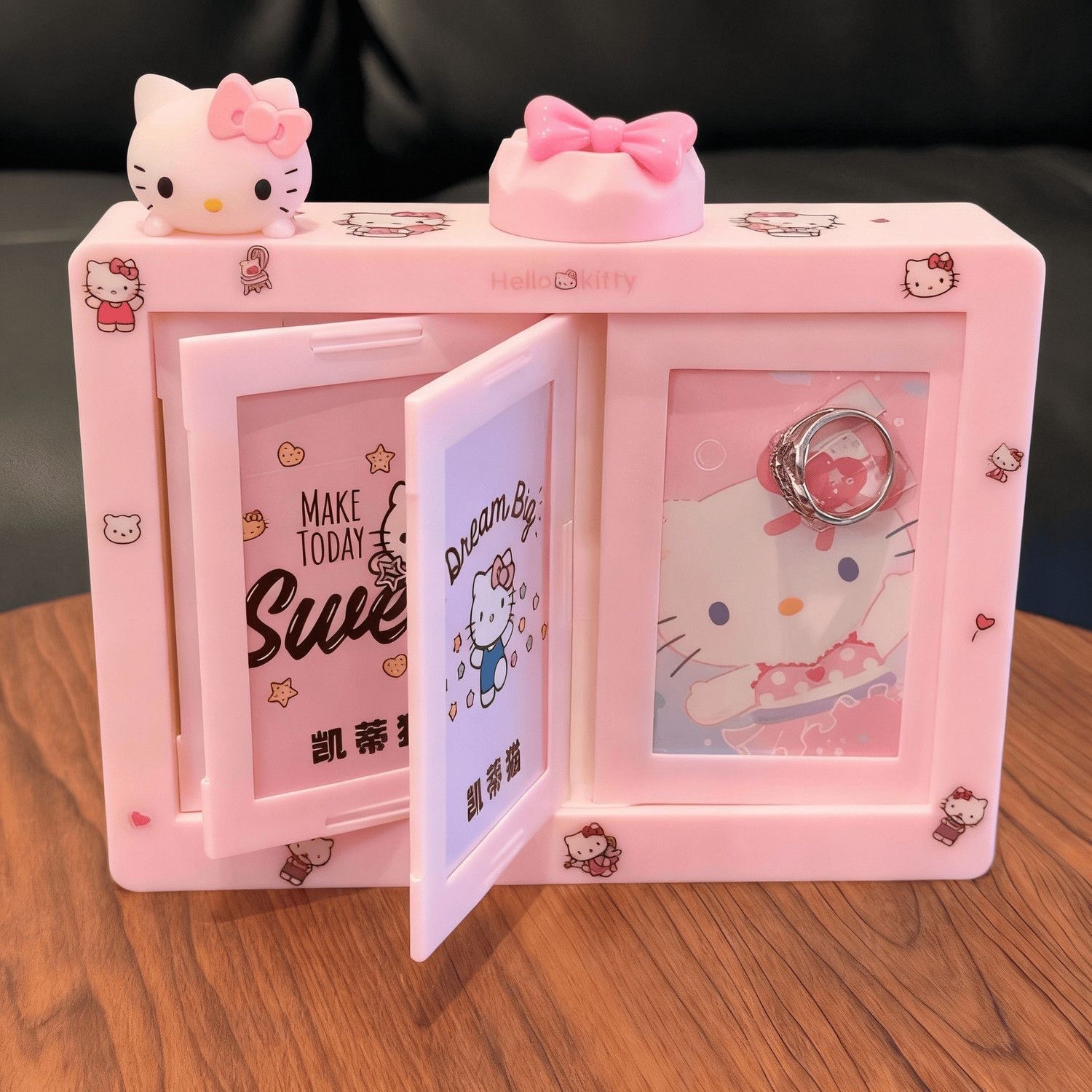 Màu sắc: Album ảnh xoay màu hồng + phụ kiện KT + sticker KT [12 khe đựng thẻ