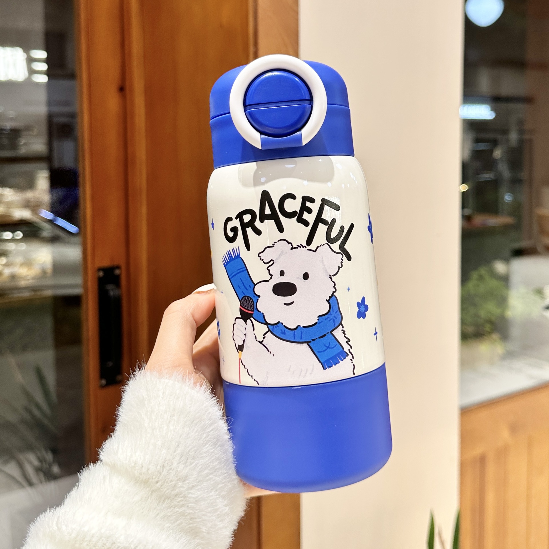Màu sắc: Bạn Dễ Thương Màu Xanh Dương 520ml
