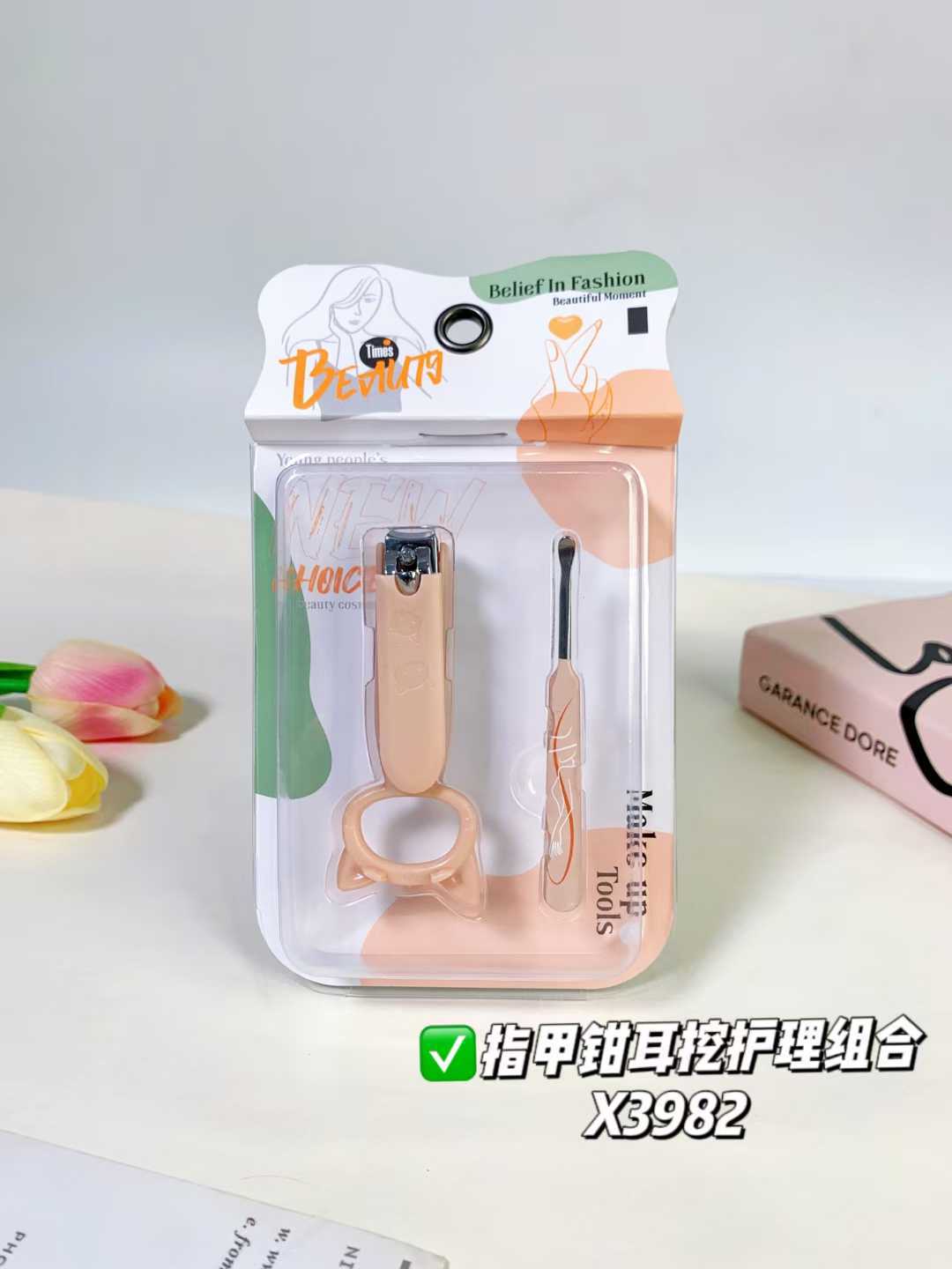 Màu sắc: Bộ bấm móng tay và dụng cụ lấy ráy tai X3982