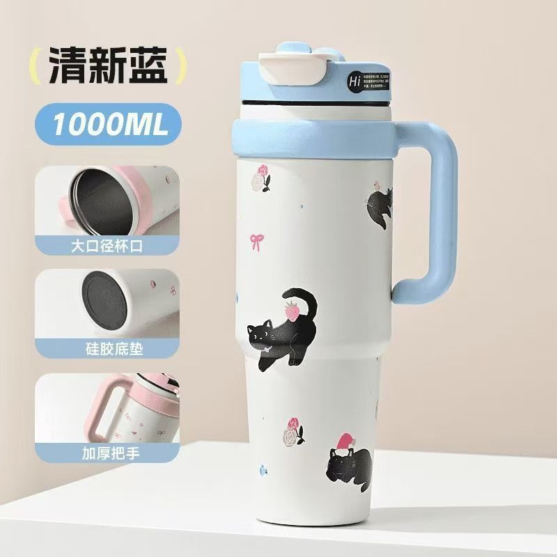 Màu sắc: Mèo đen mềm mại và dễ thương