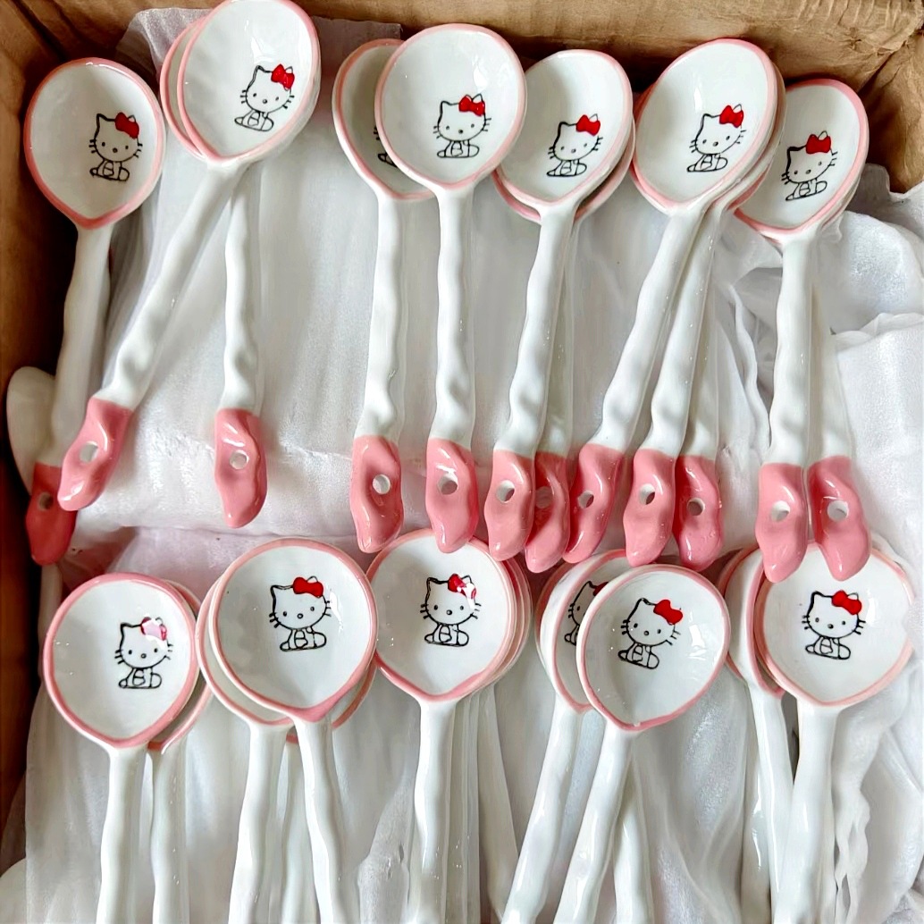 Màu sắc: Một chú mèo con màu hồng