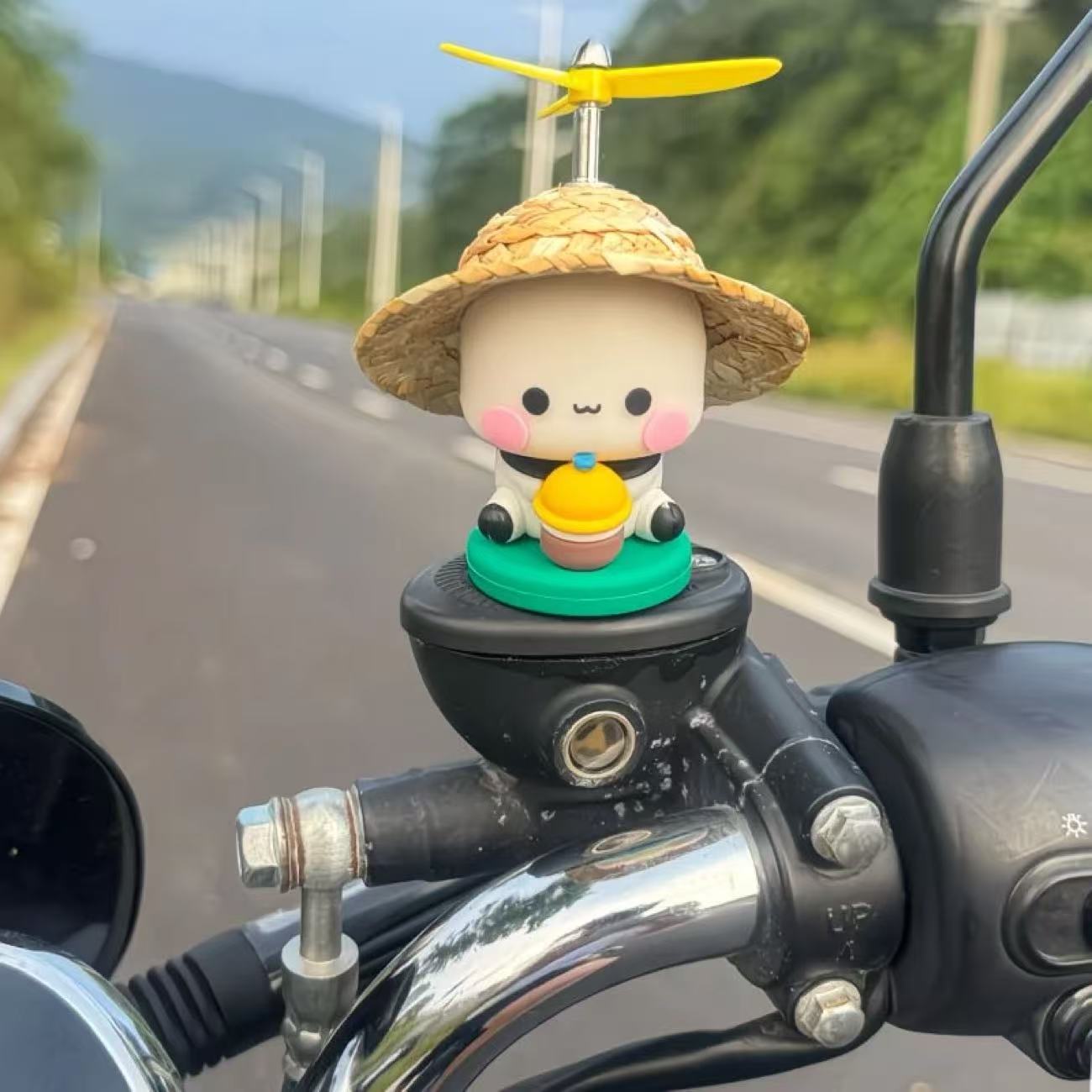 Màu sắc: Một hoặc hai ly trà sữa